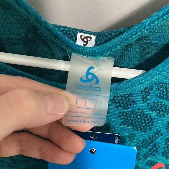 tight fitting top - Picture 3 of 9